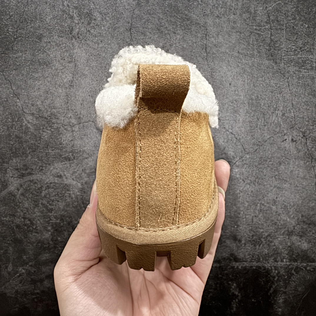 图片[4]-【广东纯原版本】UGG W Classic Coquette Clog Slipper  II 科凯特2.0系列时尚居家穆勒风包头舒适保暖露跟半拖鞋 货号:OB938全包n广东原产 升级原楦原纸版开发版型n采用TPU模压定型翻毛皮鞋面材质n内嵌人造卷曲羊毛毛绒里衬和鞋垫,保暖锁热n选用17毫米UGGPURE™ 植入式羊毛里衬与可拆卸的UGGPURE™ 植入式羊毛鞋垫 Treadlite轻翼科技外底-优质的防滑,耐磨性,和良好的弹性❗️ 尺码：35-40n产品描述：休闲系列作为本季主力系列，轻盈耐磨的橡胶大底，让穿着的舒适性提升 品名：Classic Coquette Clog Slipper  II 科凯特2.0系列鞋面：翻毛皮革/织物 编码：TL320340-莆田鞋批发中心