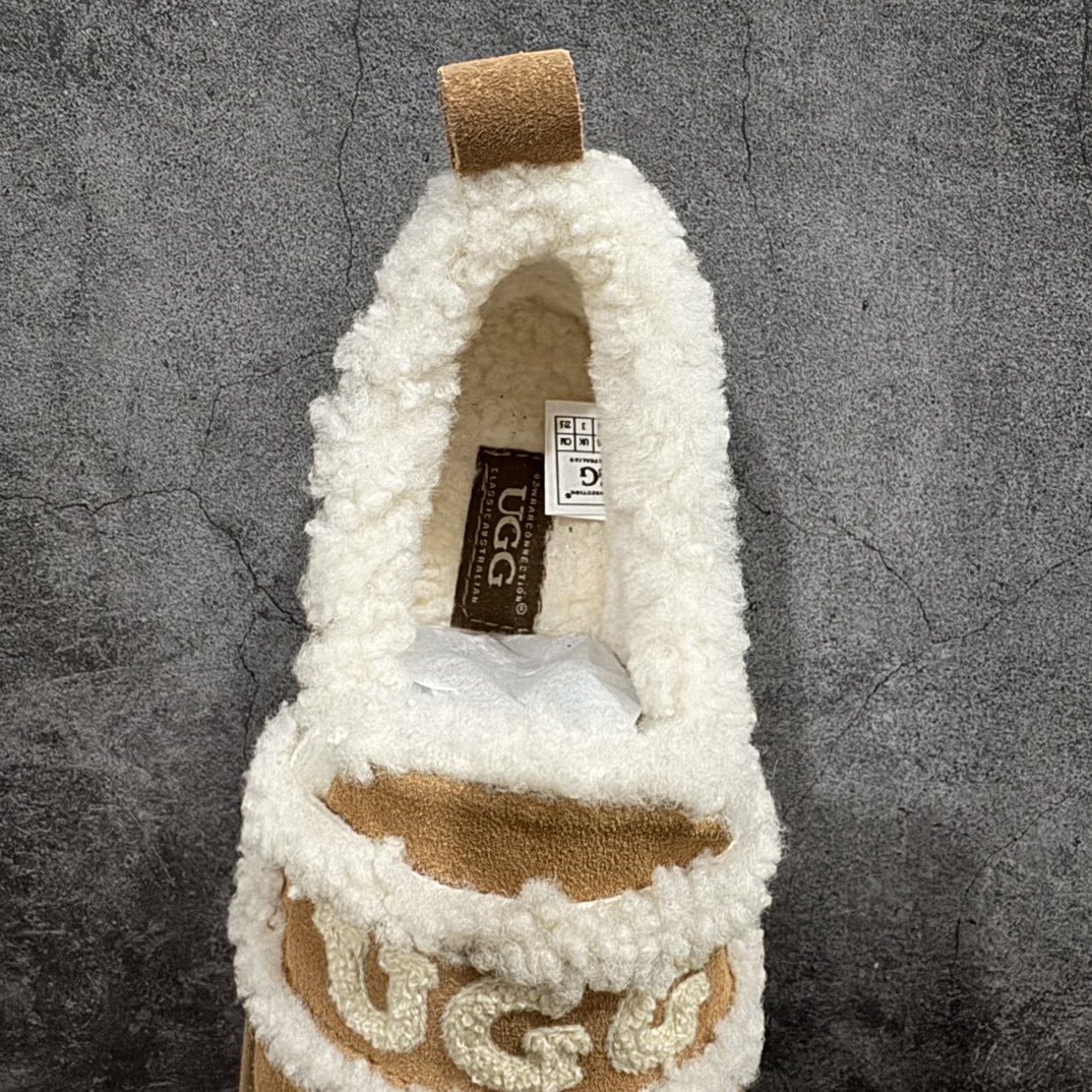 图片[8]-【广东纯原版本】UGG W Classic Coquette Clog Slipper  II 科凯特2.0系列时尚居家穆勒风包头舒适保暖露跟半拖鞋 货号:OB938全包n广东原产 升级原楦原纸版开发版型n采用TPU模压定型翻毛皮鞋面材质n内嵌人造卷曲羊毛毛绒里衬和鞋垫,保暖锁热n选用17毫米UGGPURE™ 植入式羊毛里衬与可拆卸的UGGPURE™ 植入式羊毛鞋垫 Treadlite轻翼科技外底-优质的防滑,耐磨性,和良好的弹性❗️ 尺码：35-40n产品描述：休闲系列作为本季主力系列，轻盈耐磨的橡胶大底，让穿着的舒适性提升 品名：Classic Coquette Clog Slipper  II 科凯特2.0系列鞋面：翻毛皮革/织物 编码：TL320340-莆田鞋批发中心