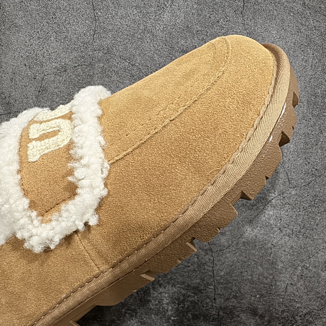 图片[6]-【广东纯原版本】UGG W Classic Coquette Clog Slipper  II 科凯特2.0系列时尚居家穆勒风包头舒适保暖露跟半拖鞋 货号:OB938全包n广东原产 升级原楦原纸版开发版型n采用TPU模压定型翻毛皮鞋面材质n内嵌人造卷曲羊毛毛绒里衬和鞋垫,保暖锁热n选用17毫米UGGPURE™ 植入式羊毛里衬与可拆卸的UGGPURE™ 植入式羊毛鞋垫 Treadlite轻翼科技外底-优质的防滑,耐磨性,和良好的弹性❗️ 尺码：35-40n产品描述：休闲系列作为本季主力系列，轻盈耐磨的橡胶大底，让穿着的舒适性提升 品名：Classic Coquette Clog Slipper  II 科凯特2.0系列鞋面：翻毛皮革/织物 编码：TL320340-莆田鞋批发中心