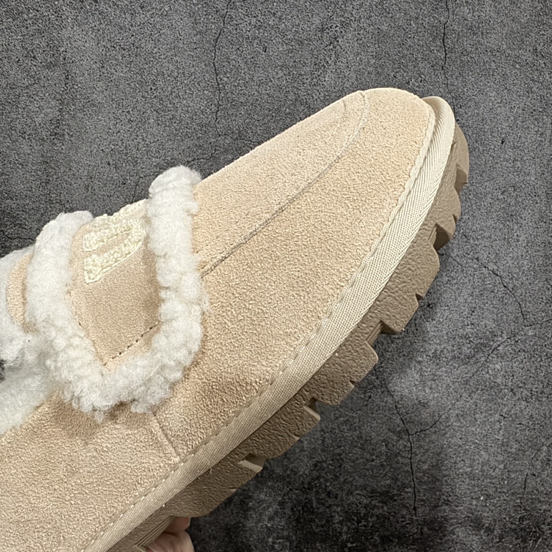 图片[6]-【广东纯原版本】UGG W Classic Coquette Clog Slipper  II 科凯特2.0系列时尚居家穆勒风包头舒适保暖露跟半拖鞋 货号:OB938全包n广东原产 升级原楦原纸版开发版型n采用TPU模压定型翻毛皮鞋面材质n内嵌人造卷曲羊毛毛绒里衬和鞋垫,保暖锁热n选用17毫米UGGPURE™ 植入式羊毛里衬与可拆卸的UGGPURE™ 植入式羊毛鞋垫 Treadlite轻翼科技外底-优质的防滑,耐磨性,和良好的弹性❗️ 尺码：35-40n产品描述：休闲系列作为本季主力系列，轻盈耐磨的橡胶大底，让穿着的舒适性提升 品名：Classic Coquette Clog Slipper  II 科凯特2.0系列鞋面：翻毛皮革/织物 编码：TL320340-莆田鞋批发中心