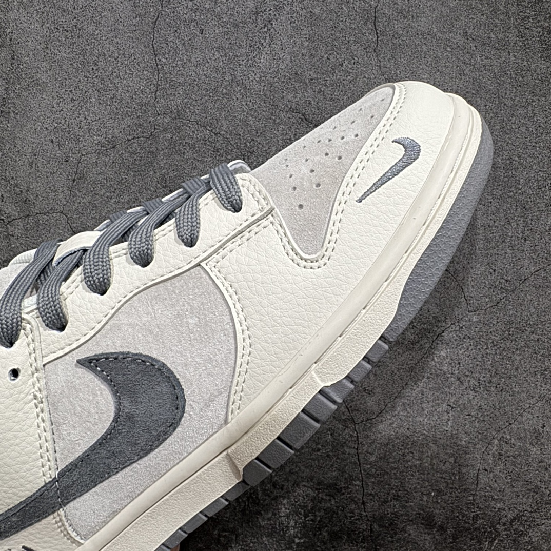 图片[6]-【定制版】NIKE SB Dunk Low x Stussy 白灰红满天星n性价比天花板 极力推荐👏n原装头层材料 独家版型蒸餾加工n帶來的是更好的视觉和脚感体验n大厂纯原品质出货 清洁度 电绣工艺皮料切割干净无任何毛边 细节完美官方货号：XY1688 015 尺码：36 36.5 37.5 38 38.5 39 40 40.5 41 42 42.5 43 44 44.5 45 46 编码：FS240260-莆田鞋批发中心