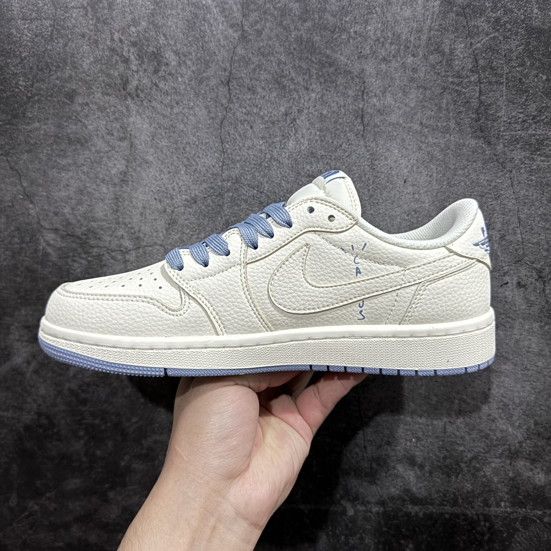 图片[2]-【定制版】Fragment x Travis Scott x 北面nAir Jordan 1 Low 三方联名倒钩原盒出货 全新的三方联名低帮倒钩鞋面延续了黑脚趾设计，整双鞋以全荔枝皮打造，腰身搭配白色「倒勾」，再点缀上Travis Scott 标志性的Logo，后跟处以藤原浩最拿手的蓝色为主色调，完善极具Fragment Design的白蓝黑设计风格，左右脚分别以Travis Scott鬼脸和乔丹飞翼加以修饰，彰显出三方联名的奢华格调。 官方货号：DIY1688 0072622 Size：36 36.5 37.5 38 38.5 39 40 40.5 41 42 42.5 43 44 44.5 45 编码：HXS320340-莆田鞋批发中心