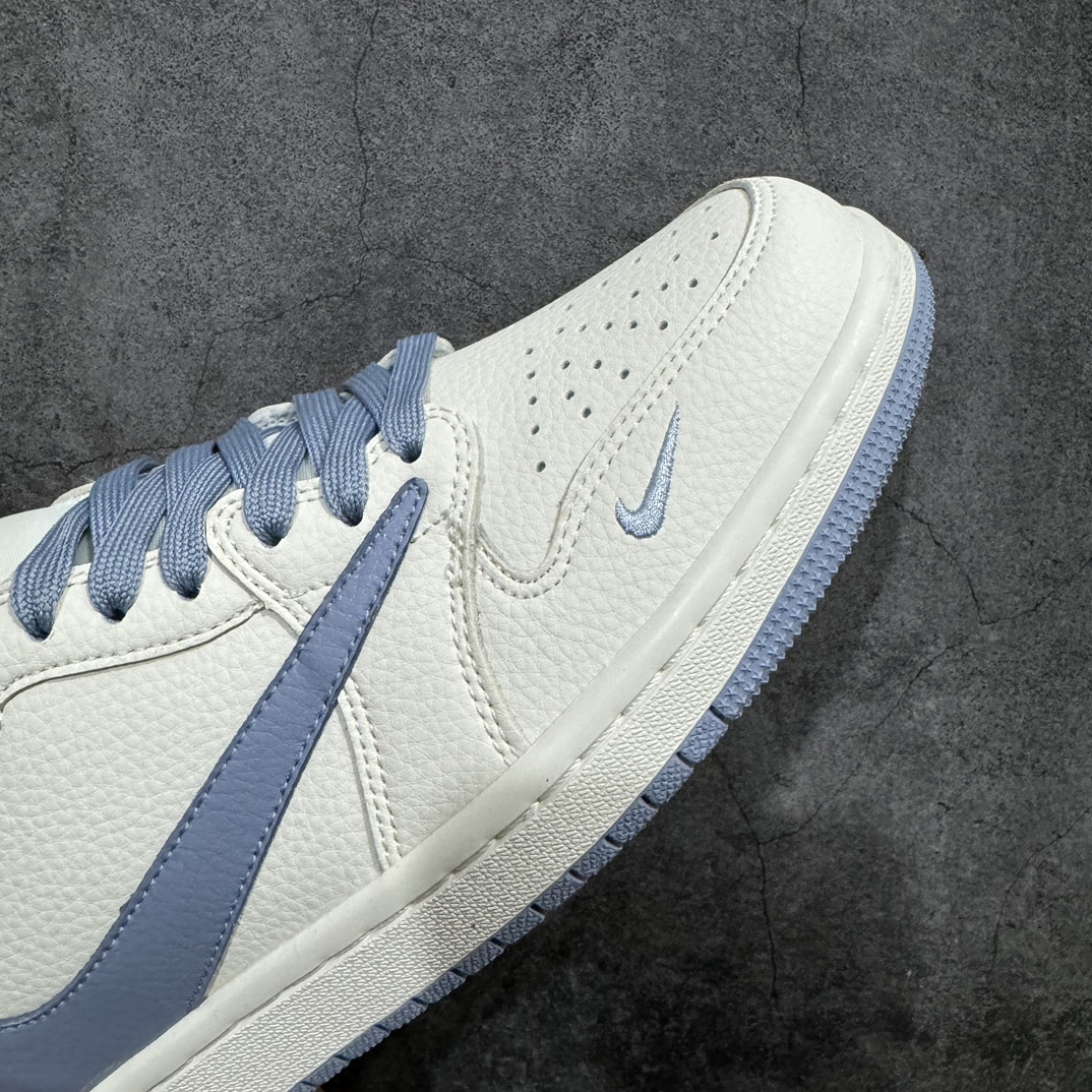 图片[6]-【定制版】Fragment x Travis Scott x 北面nAir Jordan 1 Low 三方联名倒钩原盒出货 全新的三方联名低帮倒钩鞋面延续了黑脚趾设计，整双鞋以全荔枝皮打造，腰身搭配白色「倒勾」，再点缀上Travis Scott 标志性的Logo，后跟处以藤原浩最拿手的蓝色为主色调，完善极具Fragment Design的白蓝黑设计风格，左右脚分别以Travis Scott鬼脸和乔丹飞翼加以修饰，彰显出三方联名的奢华格调。 官方货号：DIY1688 0072622 Size：36 36.5 37.5 38 38.5 39 40 40.5 41 42 42.5 43 44 44.5 45 编码：HXS320340-莆田鞋批发中心