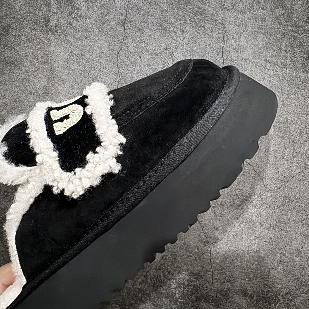 图片[6]-【广东纯原版本】秋冬新款,美国轻奢品牌🐑UGG W Classic Coquette Clog Slipper  II 科凯特2.0系列时尚居家穆勒风包头舒适保暖露跟半拖鞋n广东原产n升级原楦原纸版开发版型n采用TPU模压定型翻毛皮鞋面材质n内嵌人造卷曲羊毛毛绒里衬和鞋垫,保暖锁热n选用17毫米UGGPURE™ 植入式羊毛里衬与可拆卸的UGGPURE™ 植入式羊毛鞋垫 Treadlite轻翼科技外底-优质的防滑,耐磨性,和良好的弹性nn休闲系列作为本季主力系列，轻盈耐磨的橡胶大底，让穿着的舒适性提升 品名：Classic Coquette Clog Slipper  II 科凯特2.0系列鞋面：翻毛皮革/织物 货号：OB938 尺码：35-40 编码：PS330350-莆田鞋批发中心