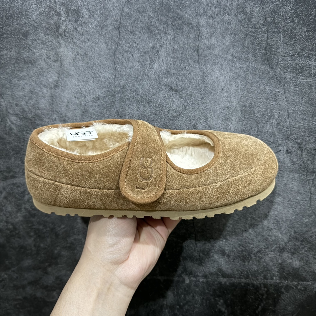 【广东纯原版本】年末全网热卖款 UGG 玛丽珍 穆勒拖鞋 1.5CM薄底 女款 小红书爆款n广州外贸大厂生产 鞋头到鞋垫真羊皮毛一体 独立外盒包装  工艺 区别市面任何版本1.5Ccm薄底 独立原版开发大底 羊绒鞋垫 冬季保暖外出 家居都是很适合的选择 今年uug推出款式系列 局部偏向年轻消费者喜好 也走到时尚潮流穿搭的前沿 鞋身材质 翻毛皮鞋面 17毫米UGGPURE™植入式羊毛内底 轻便防滑舒适橡胶外底 带有品牌LOGO商标 带全套包装  尺码: 35 36 37 38 39 40 编码：TL360320-莆田鞋批发中心