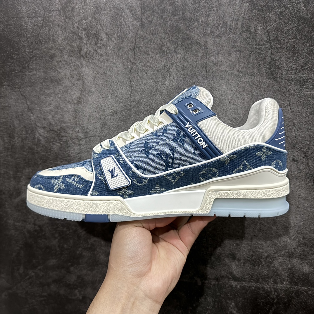 图片[2]-【佛山顶级超A版】Louis Vuitton LV Trainer系列本地仓库现货 当天可取n私人订单 专柜混卖零售专供n所有配色均为购买原版复刻n整体版型 皮料 市场独一无二后跟版型都可以自行对比[机智]吊打市场所有货n怒甩十条街，欢迎拿市场各大工厂的货来对比！n鞋舌烫金超正 压印程度秒杀市面90%以上的高端货n新配色陆续开发出货  尺码：39-45   编码：T1520550-莆田鞋批发中心