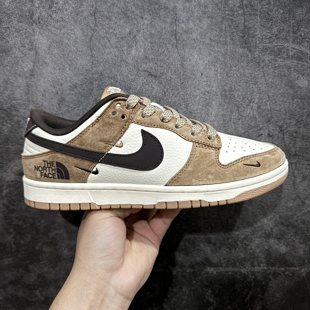 Nk SB Dunk Low 联名 周年高端定制 低帮休闲板鞋货号：XS1086-004 尺码：36 36.5 37.5 38 38.5 39 40 40.5 41 42 42.5 43 44 44.5 45 编码：HXS320340-莆田鞋批发中心