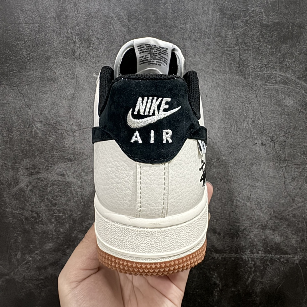 图片[4]-【公司级】海外限量发售NIke Air Force 1 \’07 Low “斯图西联名–米黑勾生胶”空军一号 低帮 运动鞋 休闲鞋 折边针车 工艺难度大 原楦头原纸板 原装鞋盒 定制五金配件 内置全掌气垫 原厂鞋底货号：XZ6188-255 Size：36 36.5 37.5 38 38.5 39 40 40.5 41 42 42.5 43 44 44.5 45 编码：HXS310320-莆田鞋批发中心