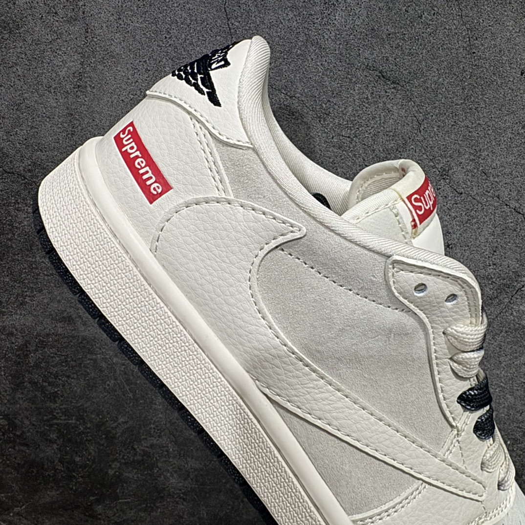 图片[7]-【定制版】Travis Scott x Fragment Design x Air Jordan 1 Low OG SP AJ1 乔1 Sup联名-米白蓝猪八双拼 低帮文化休闲板鞋 BB7518-002rn#多方联名合作融合了Travis Scott 独特的音乐风格，藤原浩个性的设计风格以及Jordan品牌的经典元素 使其成为一双具有独特身份和价值的鞋子 清新而立体的外观加上联名标识更突出了其独特身份 这种配色方案显示出活力和时尚感 在视觉上引人注目  鞋身的质感和细腻的细节处理使其显得高端而格调十足  这款“倒钩”联名是设计与创意完美结合  融合多方的个性风格是一款备受瞩目的潮流鞋款r 尺码：36 36.5 37.5 38 38.5 39 40 40.5 41 42 42.5 43 44 44.5 45  编码：HXS320340-莆田鞋批发中心