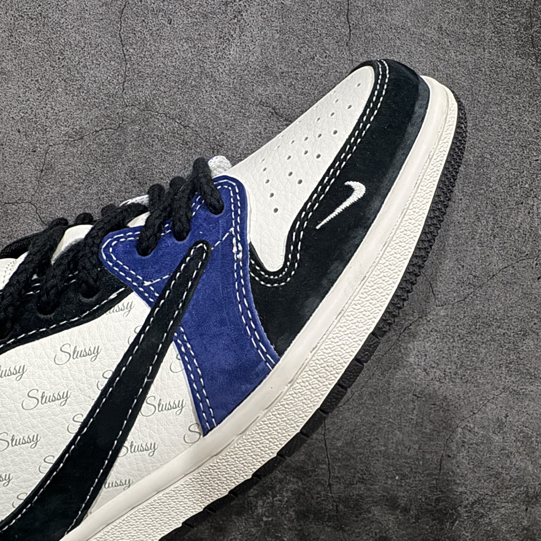 图片[6]-【定制版】Travis Scott x Fragment Design x Air Jordan 1 Low OG SP AJ1 乔1 斯图西联名-黑蓝英文 低帮文化休闲板鞋 SJ2068-126rn#多方联名合作融合了Travis Scott 独特的音乐风格，藤原浩个性的设计风格以及Jordan品牌的经典元素 使其成为一双具有独特身份和价值的鞋子 清新而立体的外观加上联名标识更突出了其独特身份 这种配色方案显示出活力和时尚感 在视觉上引人注目  鞋身的质感和细腻的细节处理使其显得高端而格调十足  这款“倒钩”联名是设计与创意完美结合  融合多方的个性风格是一款备受瞩目的潮流鞋款r 尺码：36 36.5 37.5 38 38.5 39 40 40.5 41 42 42.5 43 44 44.5 45  编码：HXS320340-莆田鞋批发中心