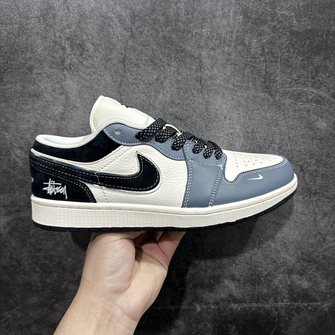 【定制版】Air Jordan 1 Low AJ1 乔1 斯图西联名-蓝白黑底 高端定制 低帮复古篮球鞋 XX3318-505rn定制鞋盒 大厂纯原品质出货 超高清洁度 皮料切割干净无任何毛边 细节完美 r 尺码：36 36.5 37.5 38 38.5 39 40 40.5 41 42 42.5 43 44 44.5 45  编码：HXS320340-莆田鞋批发中心