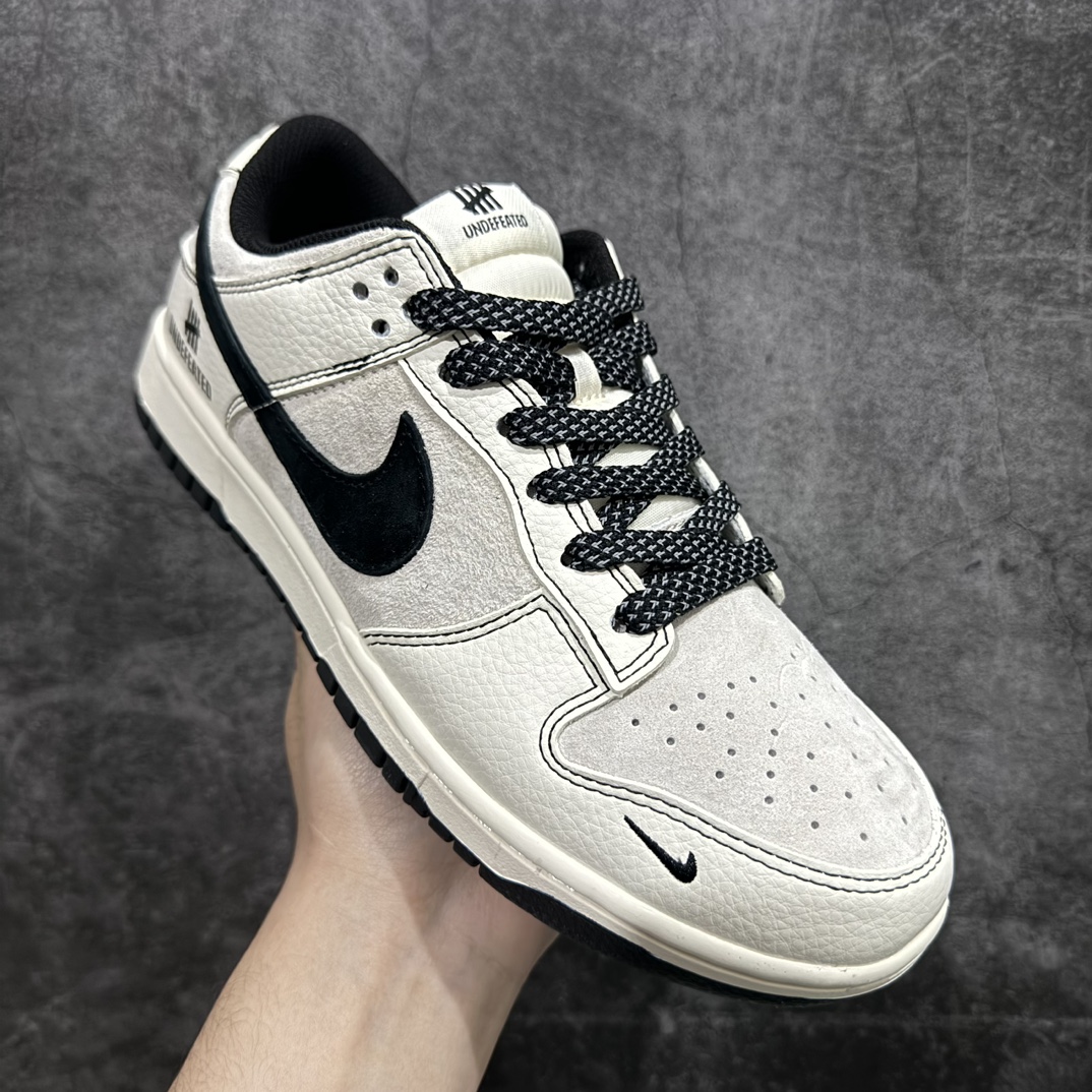 图片[3]-【定制版】Nk SB Dunk Low UN联名-米黑线条黑底 周年高端定制 低帮休闲板鞋 BB7518-004rn#定制鞋盒 大厂纯原品质出货 超高清洁度 皮料切割干净无任何毛边 细节完美 r 尺码：36 36.5 37.5 38 38.5 39 40 40.5 41 42 42.5 43 44 44.5 45 编码：HXS320340-莆田鞋批发中心