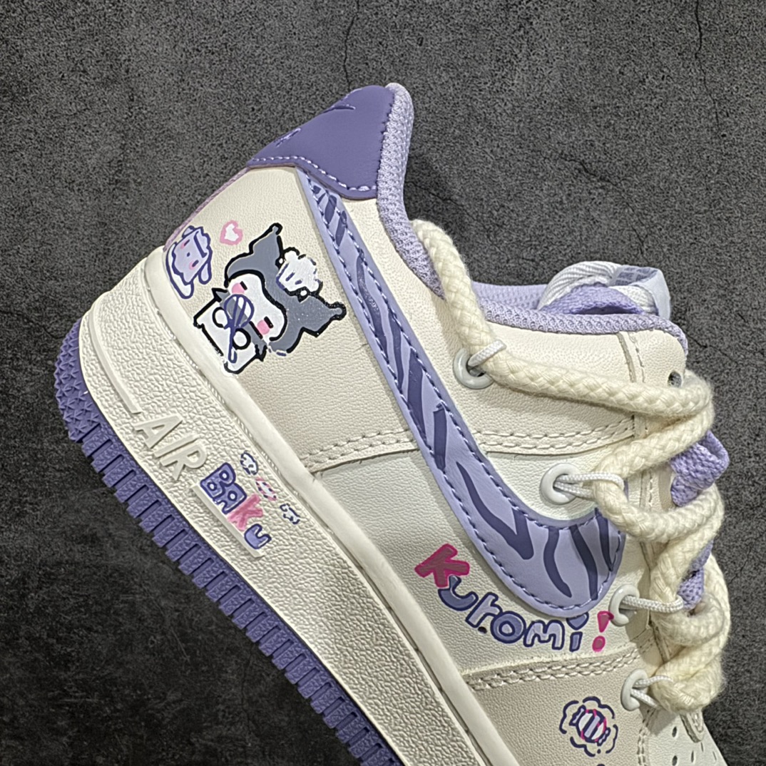 图片[7]-【定制版】Nk Air Force 1 Low \”Kuromi\” 酷洛米 空军一号低帮休闲运动绑带休闲板鞋 BD7701-220rn#酷洛米有着一身标志性的黑色皮毛，搭配上粉色的点缀，那粉色的骷髅头图案装饰在她的身体各处，让她在神秘中又透出一丝俏皮与可爱。她的耳朵尖尖的，像两座小山峰，时刻警惕地竖着，仿佛在聆听着周围世界的每一个动静r 尺码：36 36.5 37.5 38 38.5 39 40 40.5 41 42 42.5 43 44 44.5 45  编码：HXS310320-莆田鞋批发中心