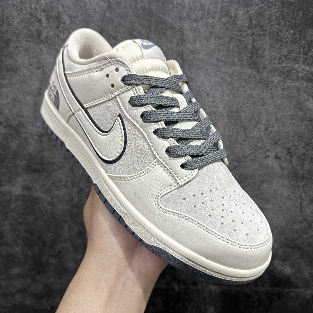 图片[3]-【定制版】NIKE DUNK SB LOW 定制配色nDunk SB顾名思义，具有经典的Dunk血缘，又注入了更多的时尚元素。相较于普通的Dunk滑板鞋，改良版的Dunk SB加厚了鞋舌的填充，使舒适性大大提升，同时也更方便穿脱；中底部分则加入了脚感柔软舒适Zoom Air气垫，有效吸收滑板等极限运动在落地时带来的冲击力，为街头运动者们提供更好的保护  货号：XX2025-326 尺码：36 36.5 37.5 38 38.5 39 40 40.5 41 42 42.5 43 44 45 编码：FS230250-莆田鞋批发中心