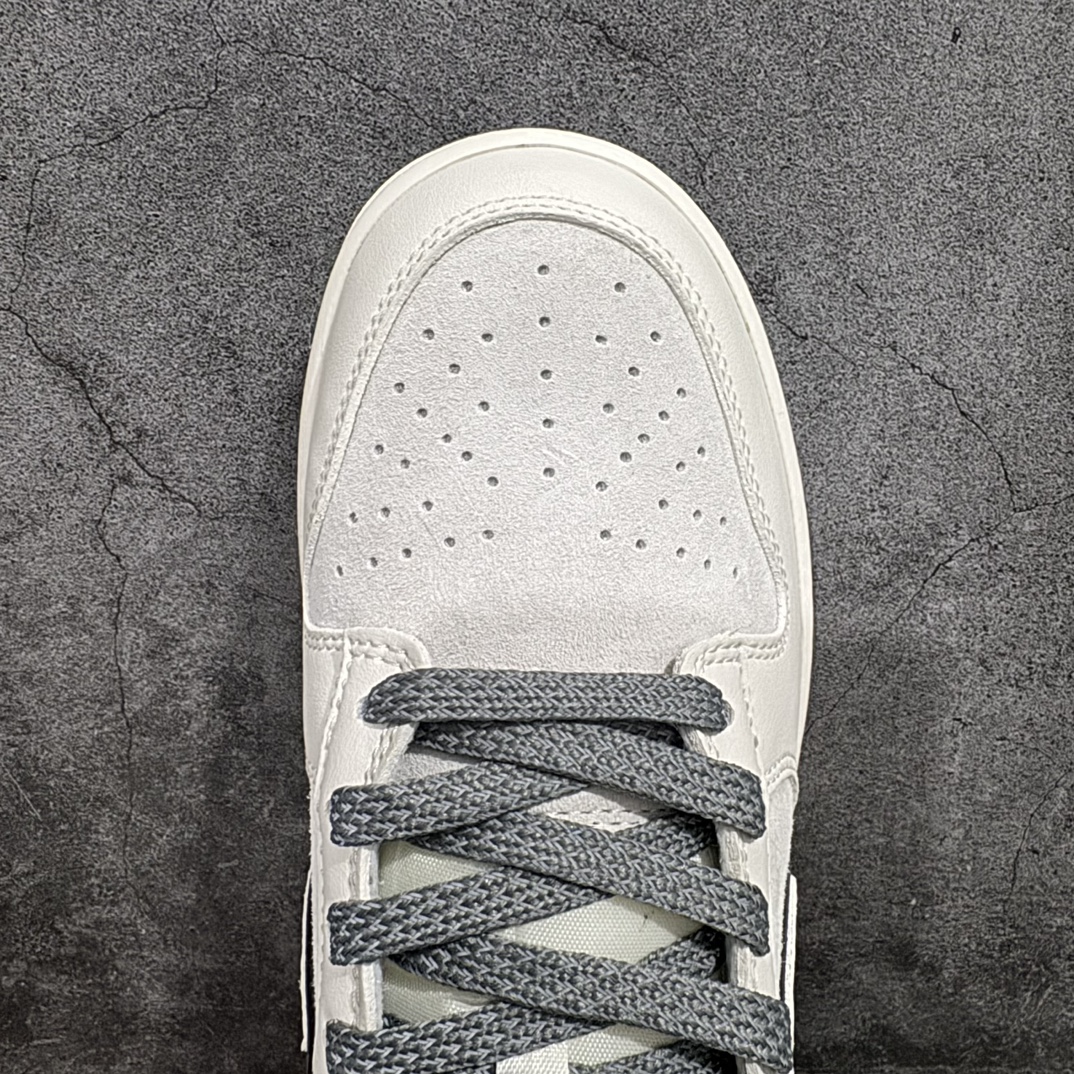 图片[5]-【定制版】NIKE DUNK SB LOW 定制配色nDunk SB顾名思义，具有经典的Dunk血缘，又注入了更多的时尚元素。相较于普通的Dunk滑板鞋，改良版的Dunk SB加厚了鞋舌的填充，使舒适性大大提升，同时也更方便穿脱；中底部分则加入了脚感柔软舒适Zoom Air气垫，有效吸收滑板等极限运动在落地时带来的冲击力，为街头运动者们提供更好的保护  货号：XX2025-326 尺码：36 36.5 37.5 38 38.5 39 40 40.5 41 42 42.5 43 44 45 编码：FS230250-莆田鞋批发中心