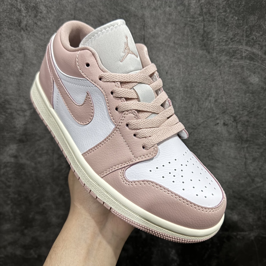 图片[3]-【K版】Air Jordan AJ1 Low 低帮 白粉 DC0774-162 全新流水线出品 DT版本唯一平替选择 市场第二梯队最强版 全部原鞋开发 原楦原纸板开发 全鞋电脑针车 原厂内置全掌气垫 原盒内在原标 唯一Zp原版鞋带绑法 免检产品 全新2022版型 全头层皮料 完美零毛边处理 原厂配置全掌气垫 价格定位良心 几十个配色陆续出货 SIZE：36 36.5 37.5 38 38.5 39 40 40.5 41 42 42.5 43 44 44.5 45 46  编码：LDS230250-莆田鞋批发中心