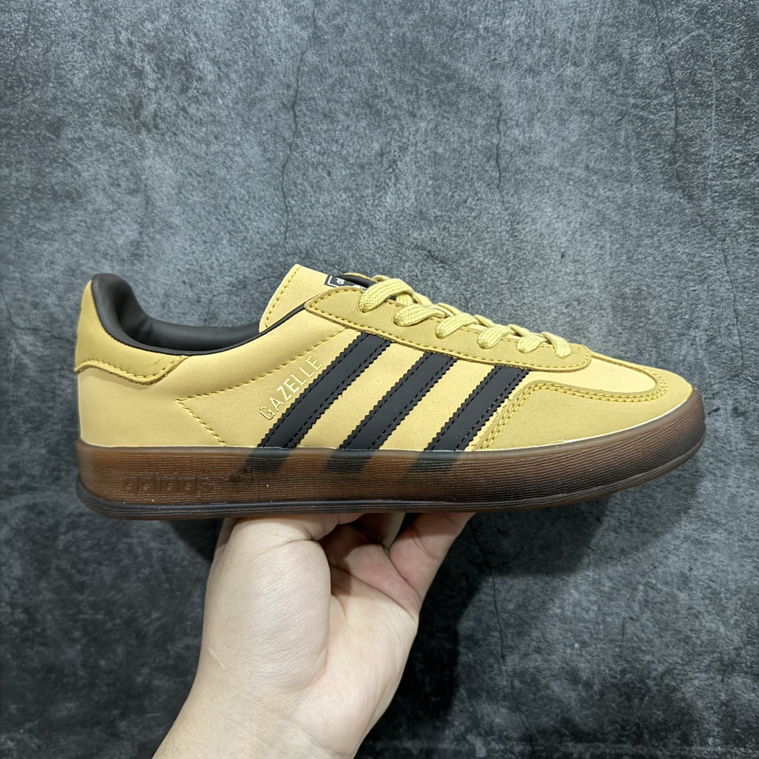 【纯原神版】adidas Originals Gazelle INdoor 三叶草休闲防滑耐磨低帮板鞋n鞋头出色设计 塑就出众贴合感n稳固的后跟贴合足部曲线设计n软弹舒适 不易磨脚n橡胶鞋底配合防滑纹路设计 平稳抓地n 货号:IH4771 尺码:35.5 36 36.5 37 38 38.5 39 40 40.5 41 42 42.5 43 44 45 编码：DZ210240-莆田鞋批发中心