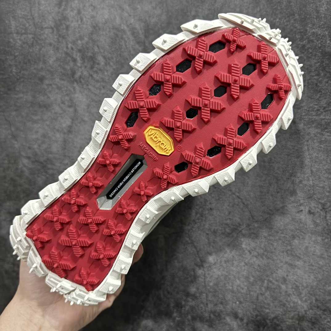 图片[9]-【GX版】Moncler Trailgrip Gore-Tex 蒙口越野旅行系列低帮厚底轻量户外登山运动鞋 盟可睐MONCLER TRAILGRIP 鞋履新季系列 前卫设计碰撞实用科技 轻盈面料无惧炎热夏季 Trailgrip运动鞋作为盟可睐Moncler的秋冬新作横空出世 融蕴品牌山地基因 运用科技前沿技术 征服野外复杂地形 醒目的胎纹设计搭配弧形橡胶鞋头 确保经久耐穿 为山野探险与都市畅游提供高效防护 Trailgrip 2023春夏系列将在既有的实用性基础之上 推出全新配色 并采用更轻材质 尺码：36-46 编码：SLM370400-莆田鞋批发中心