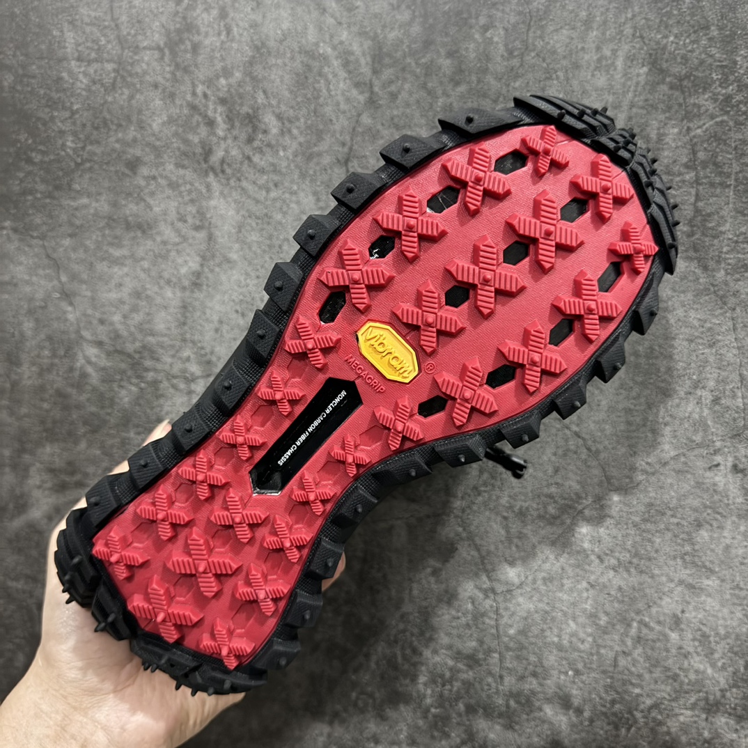 图片[9]-【GX版】Moncler Trailgrip Gore-Tex 蒙口越野旅行系列低帮厚底轻量户外登山运动鞋 盟可睐MONCLER TRAILGRIP 鞋履新季系列 前卫设计碰撞实用科技 轻盈面料无惧炎热夏季 Trailgrip运动鞋作为盟可睐Moncler的秋冬新作横空出世 融蕴品牌山地基因 运用科技前沿技术 征服野外复杂地形 醒目的胎纹设计搭配弧形橡胶鞋头 确保经久耐穿 为山野探险与都市畅游提供高效防护 Trailgrip 2023春夏系列将在既有的实用性基础之上 推出全新配色 并采用更轻材质 尺码：36-46 编码：SLM370400-莆田鞋批发中心