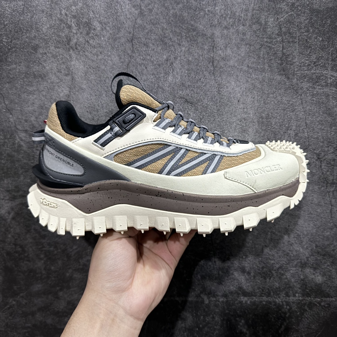 【GX版】Moncler Trailgrip Gore-Tex 蒙口越野旅行系列低帮厚底轻量户外登山运动鞋 盟可睐MONCLER TRAILGRIP 鞋履新季系列 前卫设计碰撞实用科技 轻盈面料无惧炎热夏季 Trailgrip运动鞋作为盟可睐Moncler的秋冬新作横空出世 融蕴品牌山地基因 运用科技前沿技术 征服野外复杂地形 醒目的胎纹设计搭配弧形橡胶鞋头 确保经久耐穿 为山野探险与都市畅游提供高效防护 Trailgrip 2023春夏系列将在既有的实用性基础之上 推出全新配色 并采用更轻材质 尺码：36-46 编码：SLM370400-莆田鞋批发中心