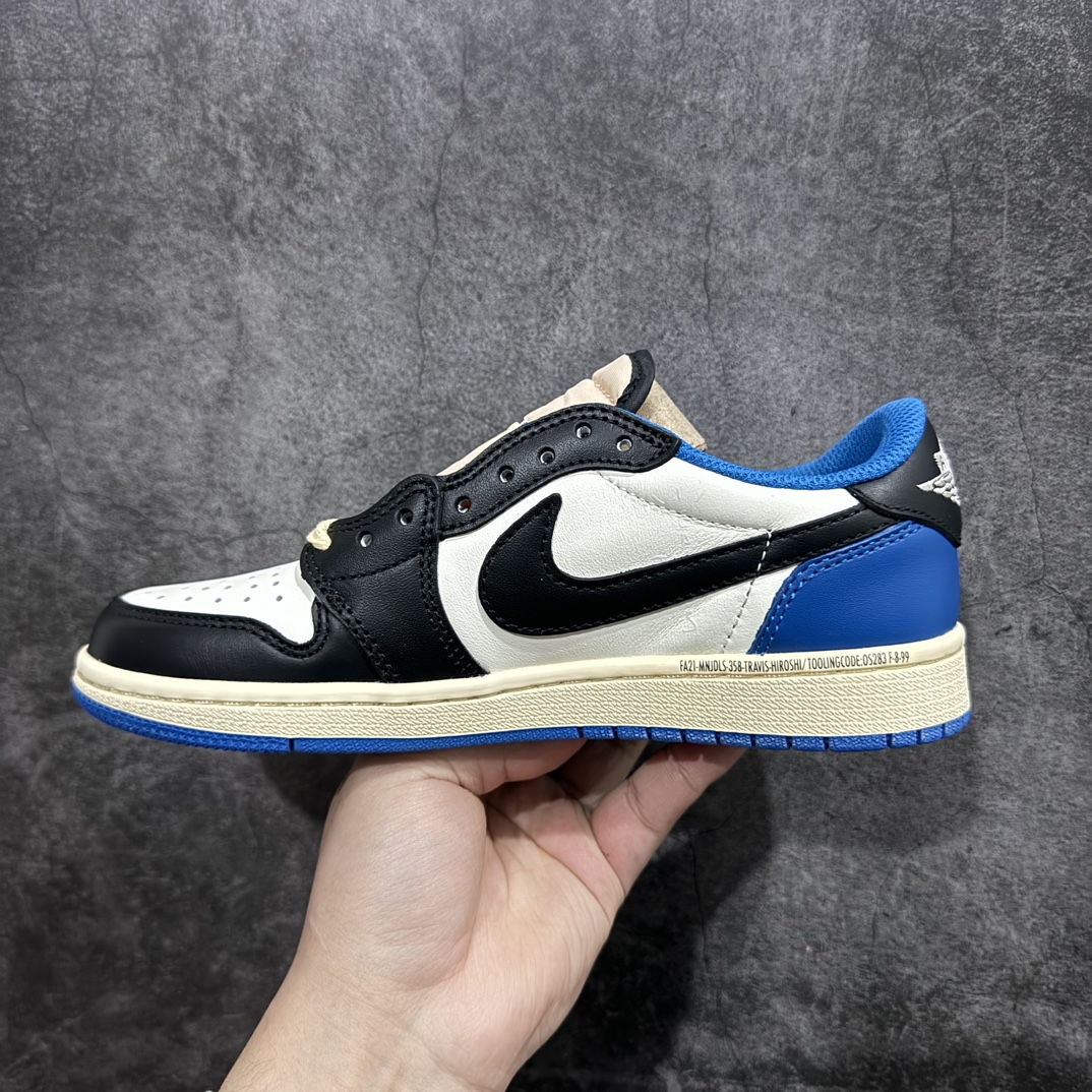 图片[2]-【巅峰福利版】Travis Scott x Air Jordan AJ1 Low OG SP TS联名倒钩低帮 n原楦原纸板开发 后跟弧度收口自然不对折 原厂电绣 鬼脸飞翼针数密度一致 追求零偏差 市场巅峰之作 原档纸板数据 精准Swoosh Logo内腰字体高度对位 原厂拉帮工艺 起针回针位置针距密度一致 正确鞋垫四分之三背胶 原厂皮料 麂皮绒感效果一致 进口玻璃冲刀皮料裁剪零毛边 全鞋电脑针车工艺 极致一眼正品既视感 最高QC检验标准控制溢胶整体清洁度  鞋盒、防尘纸 鞋带 均采购来自原厂 尺码对应库存‼️ 编码：LJ210230-莆田鞋批发中心