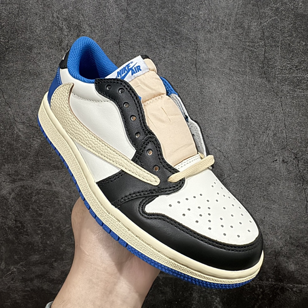 图片[3]-【巅峰福利版】Travis Scott x Air Jordan AJ1 Low OG SP TS联名倒钩低帮 n原楦原纸板开发 后跟弧度收口自然不对折 原厂电绣 鬼脸飞翼针数密度一致 追求零偏差 市场巅峰之作 原档纸板数据 精准Swoosh Logo内腰字体高度对位 原厂拉帮工艺 起针回针位置针距密度一致 正确鞋垫四分之三背胶 原厂皮料 麂皮绒感效果一致 进口玻璃冲刀皮料裁剪零毛边 全鞋电脑针车工艺 极致一眼正品既视感 最高QC检验标准控制溢胶整体清洁度  鞋盒、防尘纸 鞋带 均采购来自原厂 尺码对应库存‼️ 编码：LJ210230-莆田鞋批发中心