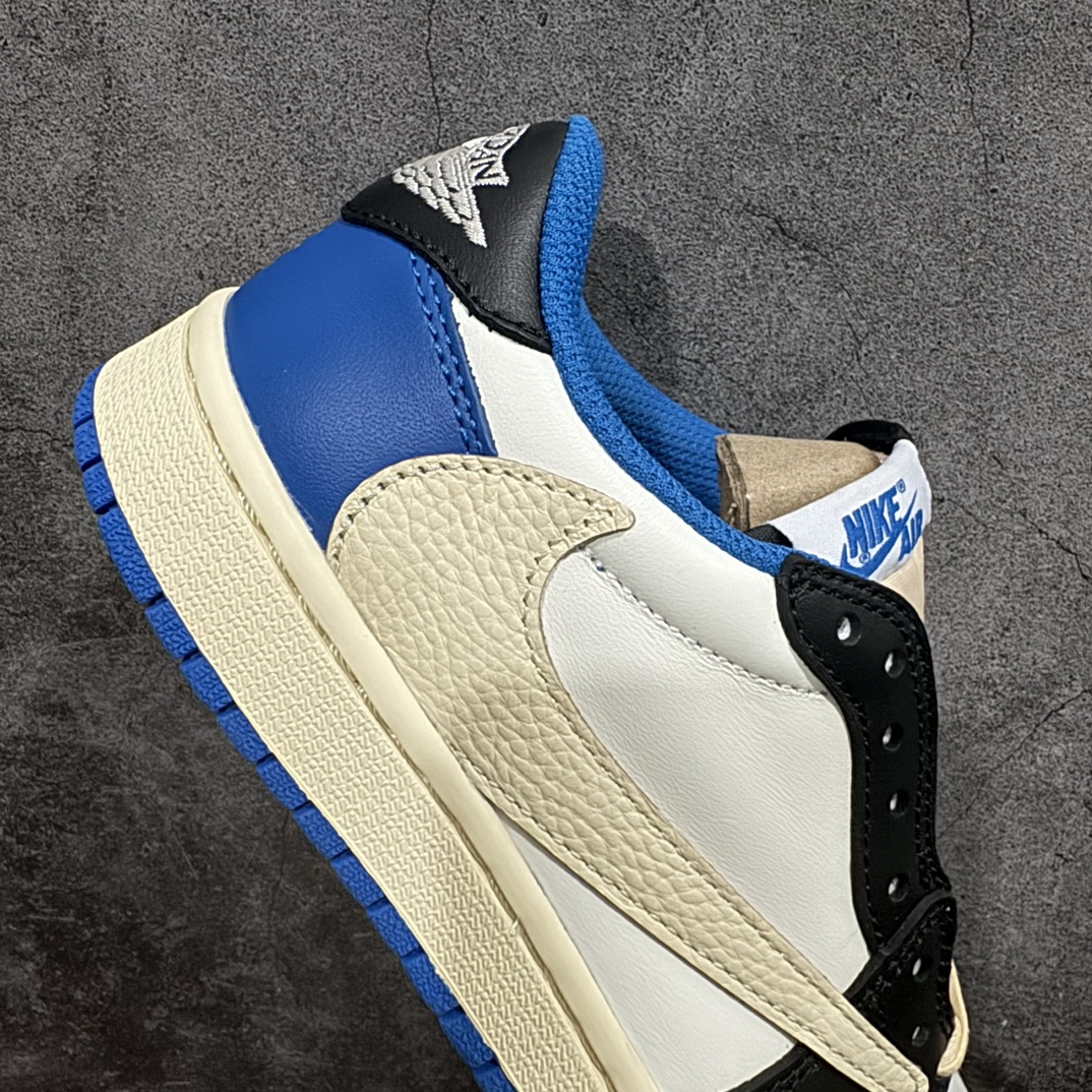 图片[7]-【巅峰福利版】Travis Scott x Air Jordan AJ1 Low OG SP TS联名倒钩低帮 n原楦原纸板开发 后跟弧度收口自然不对折 原厂电绣 鬼脸飞翼针数密度一致 追求零偏差 市场巅峰之作 原档纸板数据 精准Swoosh Logo内腰字体高度对位 原厂拉帮工艺 起针回针位置针距密度一致 正确鞋垫四分之三背胶 原厂皮料 麂皮绒感效果一致 进口玻璃冲刀皮料裁剪零毛边 全鞋电脑针车工艺 极致一眼正品既视感 最高QC检验标准控制溢胶整体清洁度  鞋盒、防尘纸 鞋带 均采购来自原厂 尺码对应库存‼️ 编码：LJ210230-莆田鞋批发中心