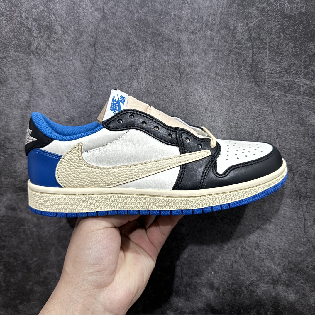 【巅峰福利版】Travis Scott x Air Jordan AJ1 Low OG SP TS联名倒钩低帮 n原楦原纸板开发 后跟弧度收口自然不对折 原厂电绣 鬼脸飞翼针数密度一致 追求零偏差 市场巅峰之作 原档纸板数据 精准Swoosh Logo内腰字体高度对位 原厂拉帮工艺 起针回针位置针距密度一致 正确鞋垫四分之三背胶 原厂皮料 麂皮绒感效果一致 进口玻璃冲刀皮料裁剪零毛边 全鞋电脑针车工艺 极致一眼正品既视感 最高QC检验标准控制溢胶整体清洁度  鞋盒、防尘纸 鞋带 均采购来自原厂 尺码对应库存‼️ 编码：LJ210230-莆田鞋批发中心