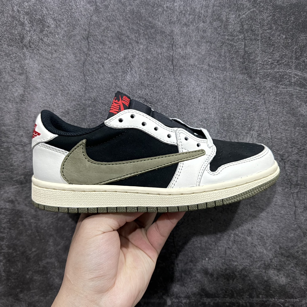 【巅峰福利版】Travis Scott x Air Jordan AJ1 Low OG SP TS联名倒钩低帮 n原楦原纸板开发 后跟弧度收口自然不对折 原厂电绣 鬼脸飞翼针数密度一致 追求零偏差 市场巅峰之作 原档纸板数据 精准Swoosh Logo内腰字体高度对位 原厂拉帮工艺 起针回针位置针距密度一致 正确鞋垫四分之三背胶 原厂皮料 麂皮绒感效果一致 进口玻璃冲刀皮料裁剪零毛边 全鞋电脑针车工艺 极致一眼正品既视感 最高QC检验标准控制溢胶整体清洁度  鞋盒、防尘纸 鞋带 均采购来自原厂 尺码对应库存‼️ 编码：LJ210230-莆田鞋批发中心