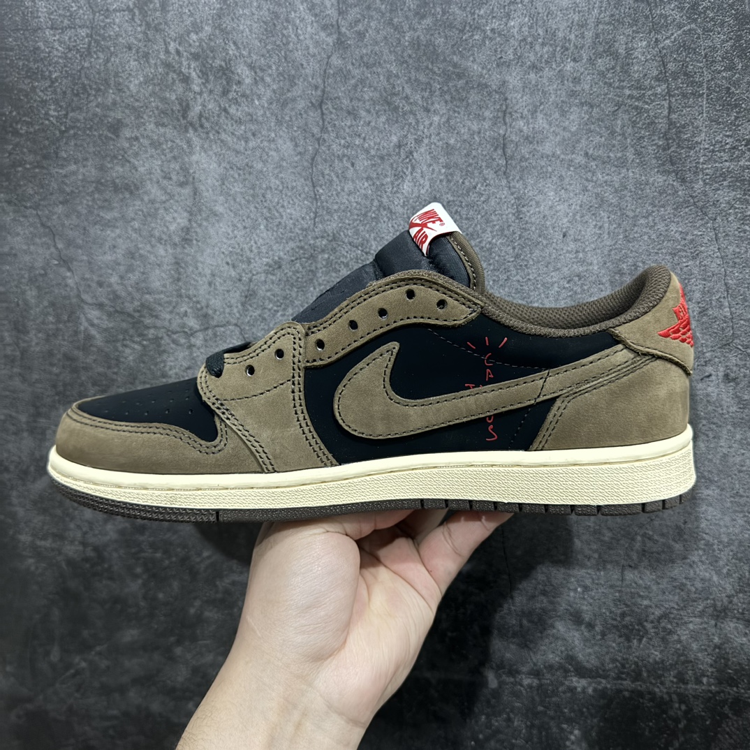 图片[2]-【巅峰福利版】Travis Scott x Air Jordan AJ1 Low OG SP TS联名倒钩低帮 n原楦原纸板开发 后跟弧度收口自然不对折 原厂电绣 鬼脸飞翼针数密度一致 追求零偏差 市场巅峰之作 原档纸板数据 精准Swoosh Logo内腰字体高度对位 原厂拉帮工艺 起针回针位置针距密度一致 正确鞋垫四分之三背胶 原厂皮料 麂皮绒感效果一致 进口玻璃冲刀皮料裁剪零毛边 全鞋电脑针车工艺 极致一眼正品既视感 最高QC检验标准控制溢胶整体清洁度  鞋盒、防尘纸 鞋带 均采购来自原厂 尺码对应库存‼️ 编码：LJ210230-莆田鞋批发中心