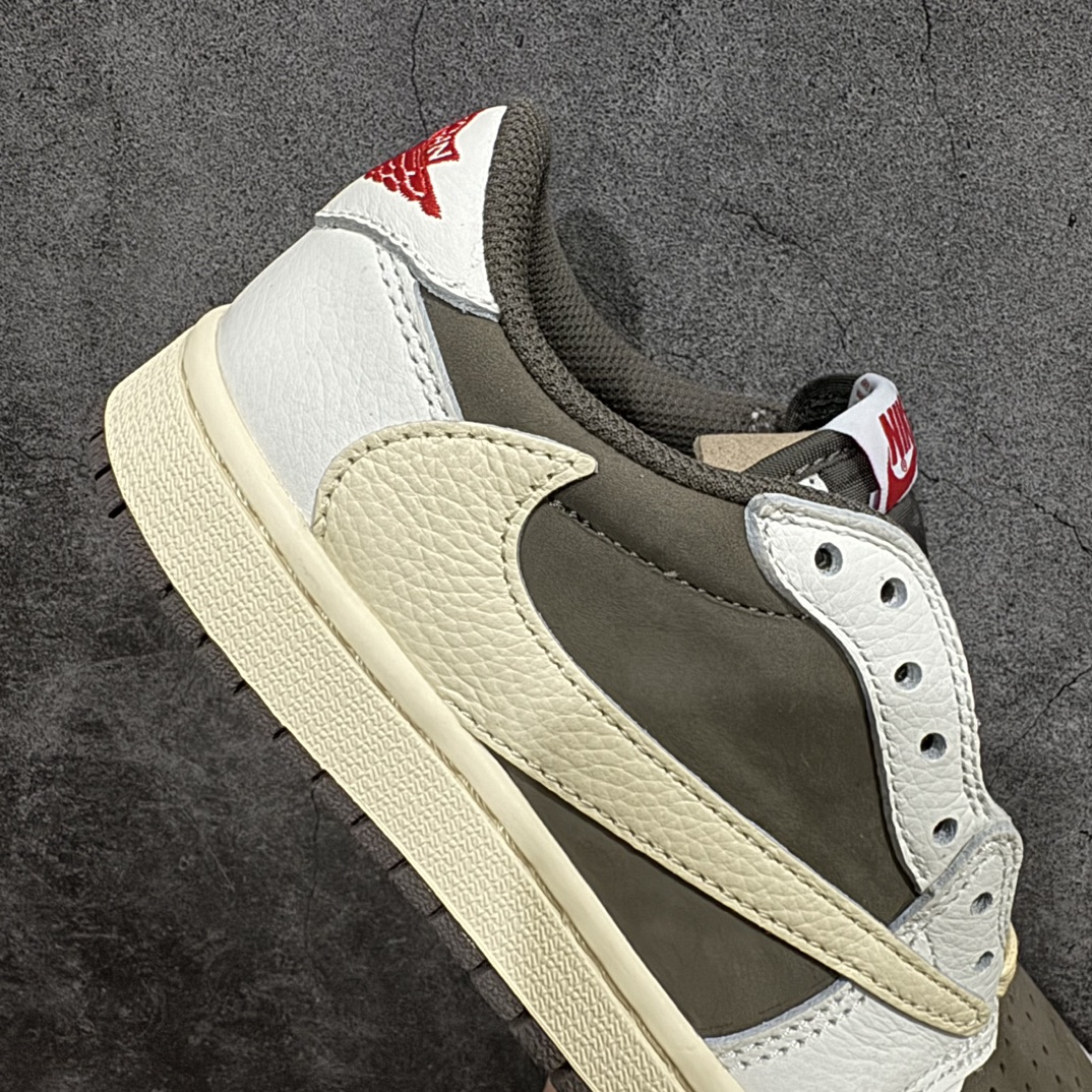 图片[7]-【巅峰福利版】Travis Scott x Air Jordan AJ1 Low OG SP TS联名倒钩低帮 n原楦原纸板开发 后跟弧度收口自然不对折 原厂电绣 鬼脸飞翼针数密度一致 追求零偏差 市场巅峰之作 原档纸板数据 精准Swoosh Logo内腰字体高度对位 原厂拉帮工艺 起针回针位置针距密度一致 正确鞋垫四分之三背胶 原厂皮料 麂皮绒感效果一致 进口玻璃冲刀皮料裁剪零毛边 全鞋电脑针车工艺 极致一眼正品既视感 最高QC检验标准控制溢胶整体清洁度  鞋盒、防尘纸 鞋带 均采购来自原厂 尺码对应库存‼️ 编码：LJ210230-莆田鞋批发中心