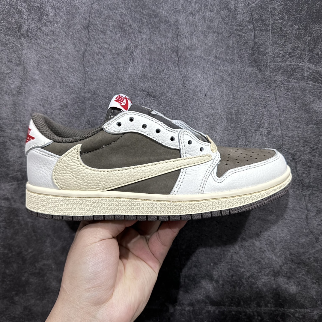 【巅峰福利版】Travis Scott x Air Jordan AJ1 Low OG SP TS联名倒钩低帮 n原楦原纸板开发 后跟弧度收口自然不对折 原厂电绣 鬼脸飞翼针数密度一致 追求零偏差 市场巅峰之作 原档纸板数据 精准Swoosh Logo内腰字体高度对位 原厂拉帮工艺 起针回针位置针距密度一致 正确鞋垫四分之三背胶 原厂皮料 麂皮绒感效果一致 进口玻璃冲刀皮料裁剪零毛边 全鞋电脑针车工艺 极致一眼正品既视感 最高QC检验标准控制溢胶整体清洁度  鞋盒、防尘纸 鞋带 均采购来自原厂 尺码对应库存‼️ 编码：LJ210230-莆田鞋批发中心