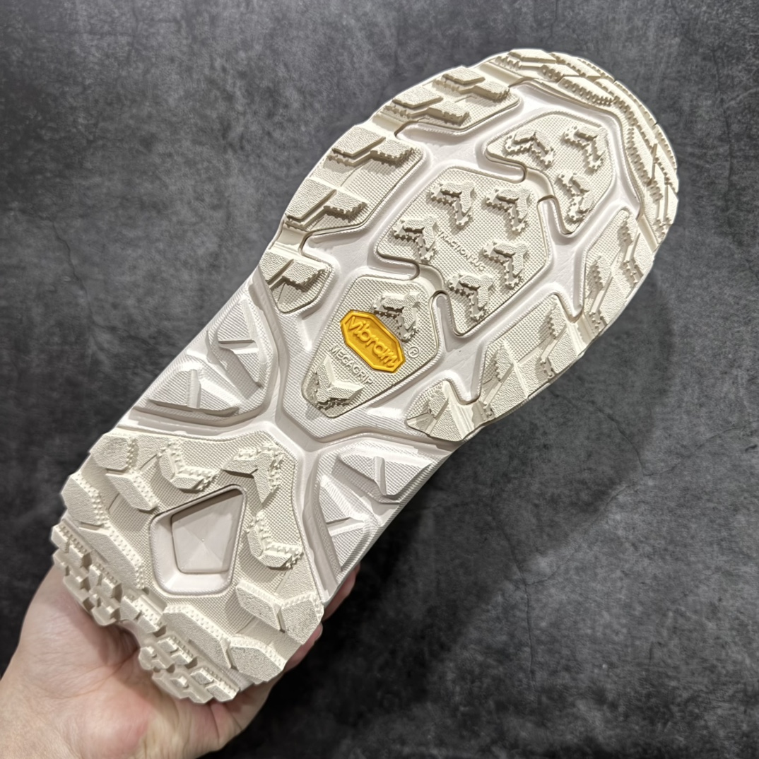 图片[9]-【纯原版本】HOKA ONE ONE Kaha 2 GTX 卡哈系列耐磨減震低帮户外功能运动鞋n鞋款特别研发使用性能独特的几何形跑鞋中底，此种鞋底更厚、更高、回弹性也更好，除了卓越的缓冲性能，它还能为各种阶段的跑者带来更具动感、更加稳定的跑步体验。HOKA ONE ONE从设计之初就清楚意识到，要保证跑者步幅的均匀一致，双脚自然而然的运动至关重要r 尺码：36 36.5 37 38 38.5 39 40 40.5 41 42 42.5 43 44 45  编码：NM390420-莆田鞋批发中心