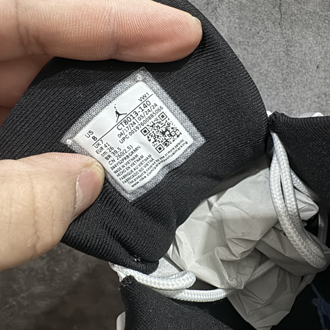 图片[7]-【莞产裁片】顶级Air Jordan AJ12 BlueBerry 白蓝 货号：CT8013-140nn原楦原纸板开发 原汁原味12代鞋型进口原厂皮料 超软荔枝皮 质感满分n原厂碳板 原装材料 原厂定制金属扣 原厂电绣 支持与公司货全方位对比 只服务于5%懂鞋的高端客户 发国外可支持各种retail商店充正寄售 SIZE：40 40.5 41 42 42.5 43 44 44.5 45 45.5 46 47.5 编码：BD490520-莆田鞋批发中心