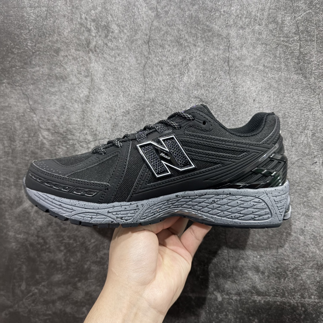 图片[2]-【纯原版】NB新百伦New Balance M1906R  M1906ROC 系列复古老爹风休闲运动慢跑鞋采用轻质牛剖革拼接透气网眼衬垫织物鞋面材质#T-Beam大底提供足步弓支撑，保持步态稳定#后跟搭载外露缓震胶 鞋身整体以各种深浅不一的灰色覆盖，鞋头以淡蓝色调装饰，网眼衬垫通过不规律的色块实现做旧的美感，泛黄的鞋底更是进一步增添了复古气息。 尺码：36 37 37.5 38 38.5 39.5 40 40.5 41.5 42 42.5 43 44 45 46.5 编码：JP260280-莆田鞋批发中心