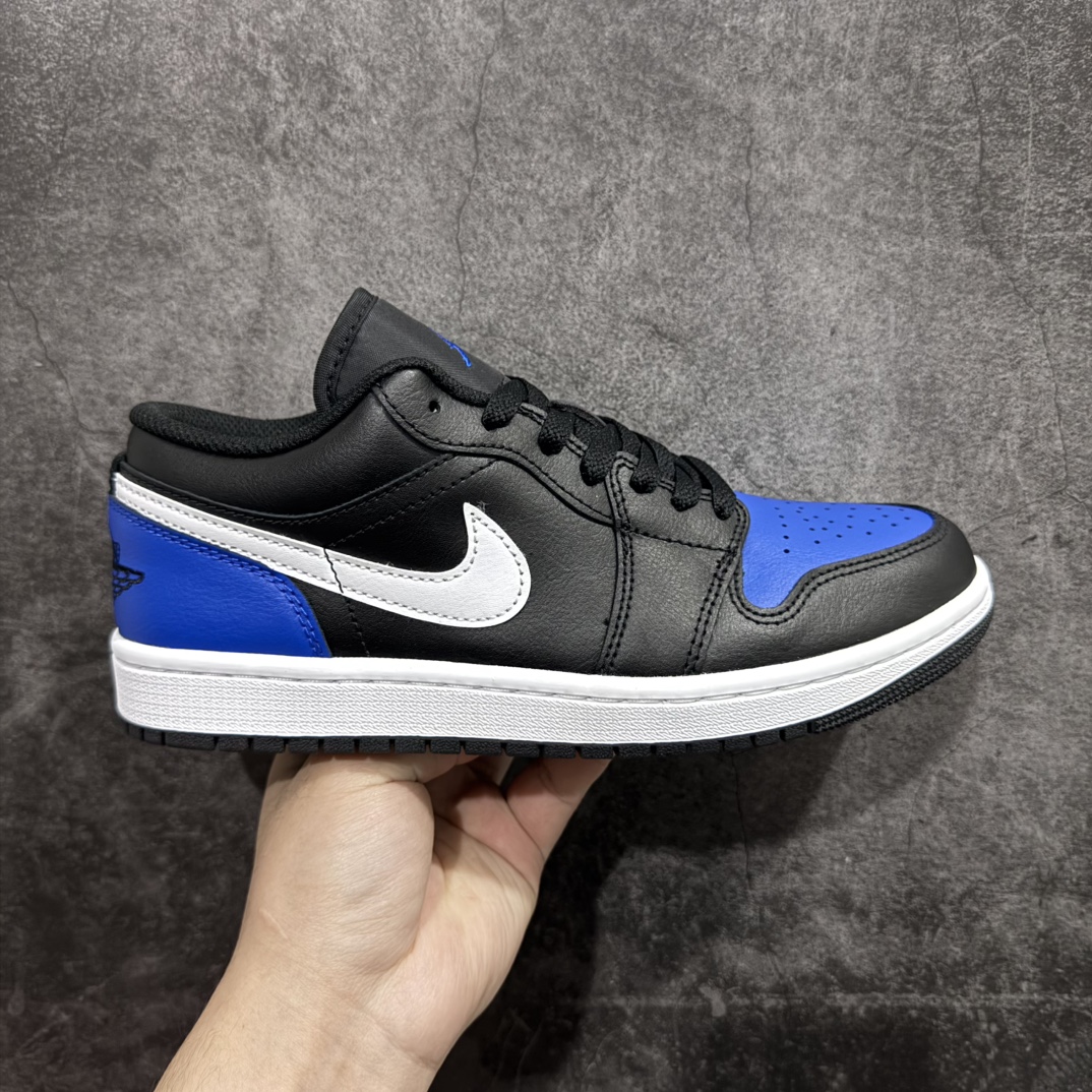 【DT纯原】Air Jordan AJ1 Low 低帮 黑蓝白553558-042n市面中低帮最具代表性版本没有之一 口碑大厂出品 品控大底版型不断改良更新 全套原纸板楦头开发 确保原汁原味 完美呈现版型 完美零毛边处理 原厂内置全掌气垫 价格定位良心 平台专用代工流水线出品 一眼公司既视感 拿到手的一瞬间就与众不同 碾压市面所有版本 全部原鞋开发 每一个配色都会采购原鞋确认细节 打破市面看图做货无好货之说 尺码：35.5 36 36.5 37.5 38 38.5 39 40 40.5 41 42 42.5 43 44 44.5 45 46 编码：DL265280-莆田鞋批发中心