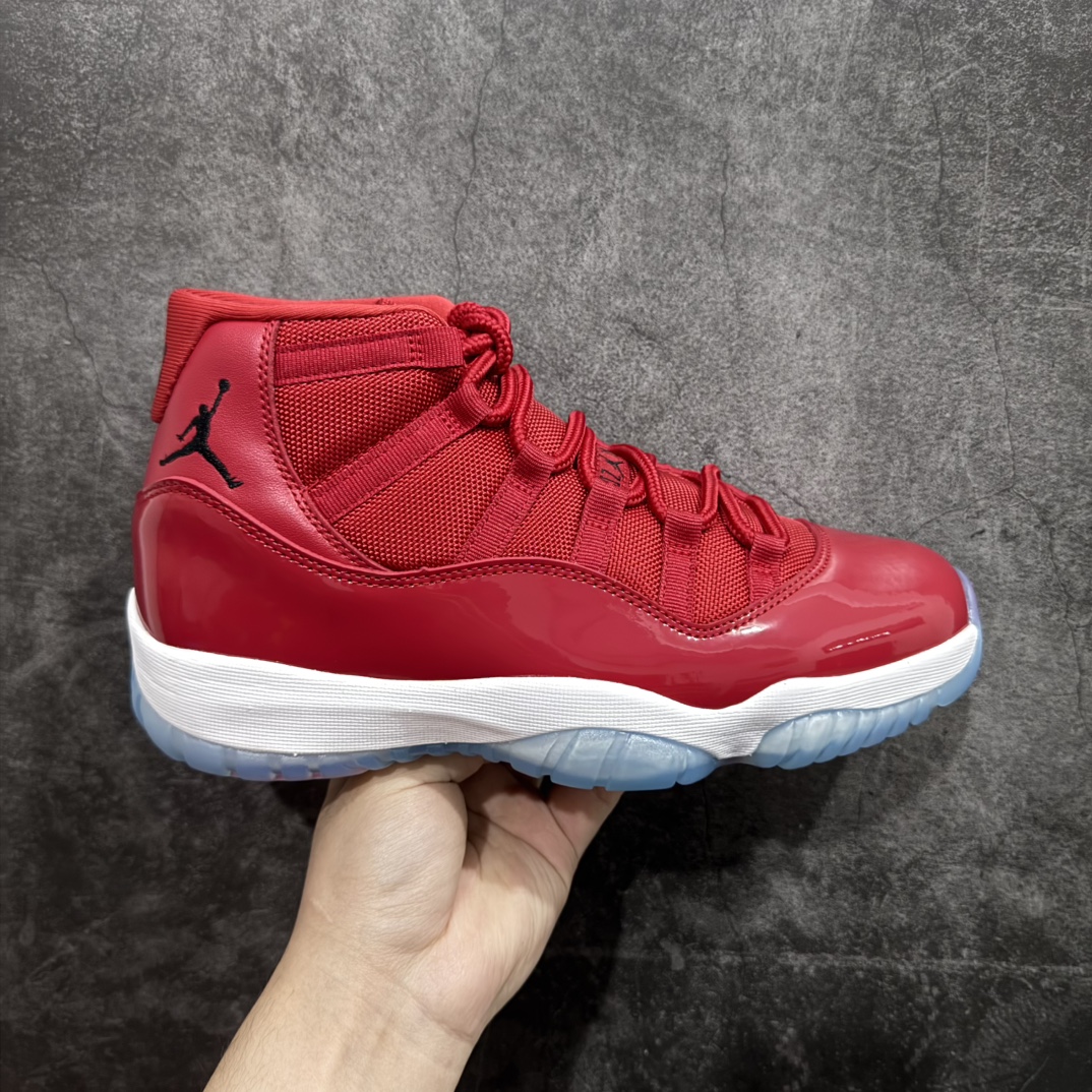 【外贸纯原】Jordan Air Jordan 11 retro win like 96 潮流 高帮 复古篮球鞋 男款 红白 378037-623n男鞋真标半码制n升级原楦原纸版数据开发版型n采用丝绒面料鞋面材质n搭载原厂碳纤维缓震中 还原ZP细节n原厂流水成型工艺n厂级拉帮注胶效果❗️ 尺码：40 40.5 41 42 42.5 43 44 44.5 45 46 47.5 编码：X10380420-莆田鞋批发中心