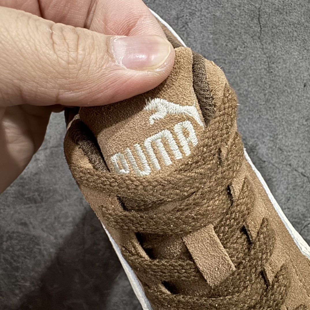 图片[6]-【纯原神版】Puma Speedcat OG Archiven彪马罗马阿莫尔系列 复古运动休闲赛车跑鞋 翻毛咖啡色nn市场顶级正确版本n版型 细节 烫金走线区分市面通货 欢迎对比🆚n工厂耗时3个月开发n原装档案原数据纸版楦型n采用鞋面材质(正确二次成型\’猛帮\’成型工艺🆚区别市面版本!!)n外置原数据开发轻量耐磨橡胶大底💪🏻nn全球知名运动品牌PUMA宝马赛车系列n融合了宝马车队的标志性配色n以趣味十足又前卫复古的设计引领潮流n将赛道精神融入街头时尚 开启前卫竞速之旅n主打前卫复古风 Roma鞋款的鞋侧以复古的流线造型缀以宝马经典Logo 巧妙吸睛n而Speedcat鞋款以亮眼三色条纹元素缀以舒适鞋面n赋予了独特的个性美学 演绎赛车的无尽能量n 官方货号：398847 02 编码：DZ210240-莆田鞋批发中心