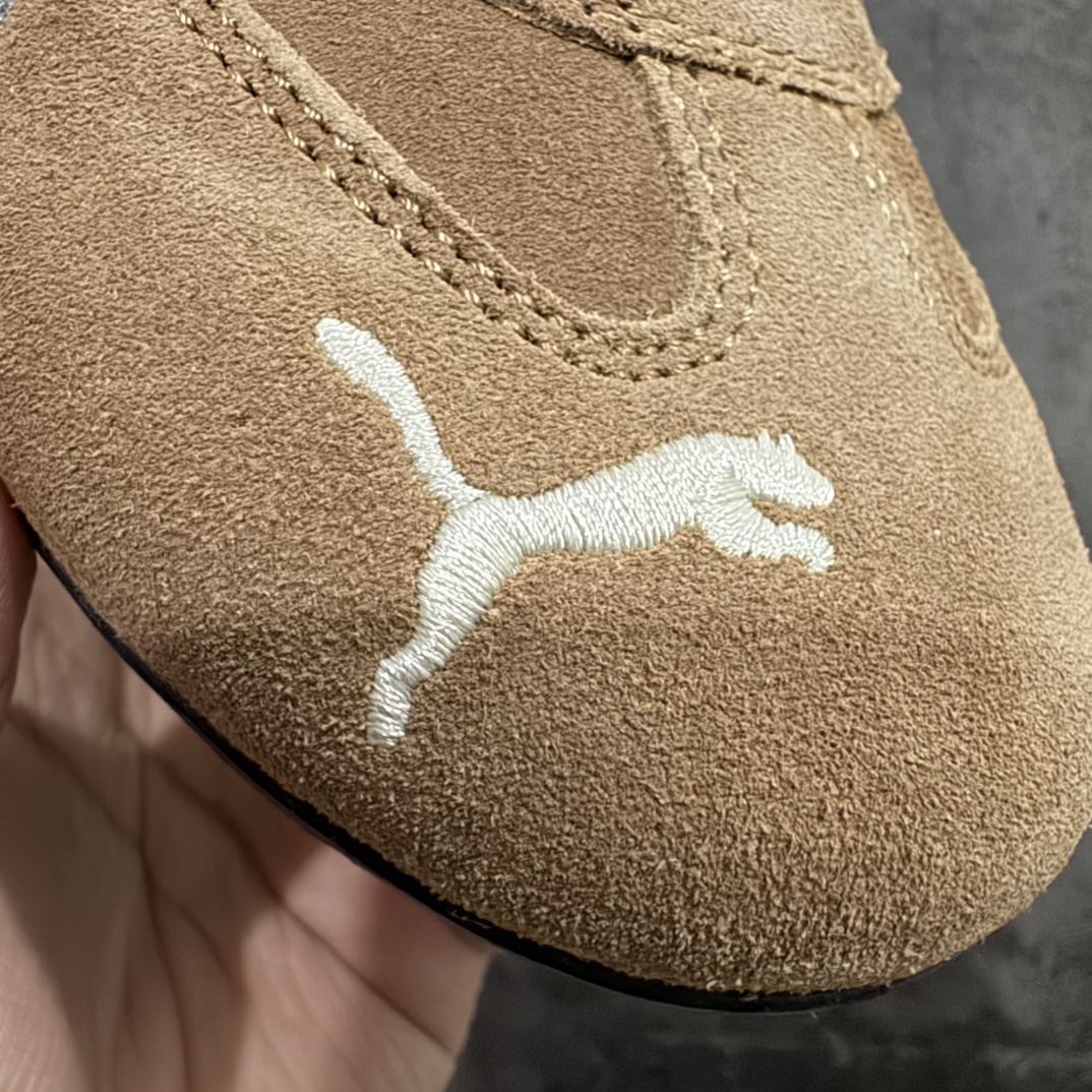 图片[4]-【纯原神版】Puma Speedcat OG Archiven彪马罗马阿莫尔系列 复古运动休闲赛车跑鞋 翻毛咖啡色nn市场顶级正确版本n版型 细节 烫金走线区分市面通货 欢迎对比🆚n工厂耗时3个月开发n原装档案原数据纸版楦型n采用鞋面材质(正确二次成型\’猛帮\’成型工艺🆚区别市面版本!!)n外置原数据开发轻量耐磨橡胶大底💪🏻nn全球知名运动品牌PUMA宝马赛车系列n融合了宝马车队的标志性配色n以趣味十足又前卫复古的设计引领潮流n将赛道精神融入街头时尚 开启前卫竞速之旅n主打前卫复古风 Roma鞋款的鞋侧以复古的流线造型缀以宝马经典Logo 巧妙吸睛n而Speedcat鞋款以亮眼三色条纹元素缀以舒适鞋面n赋予了独特的个性美学 演绎赛车的无尽能量n 官方货号：398847 02 编码：DZ210240-莆田鞋批发中心