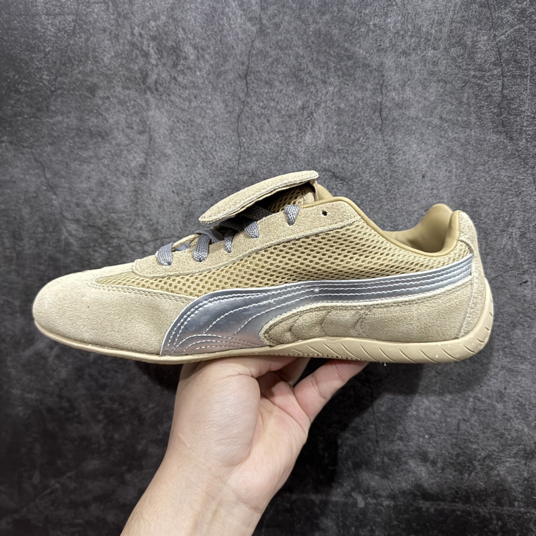 图片[2]-【福利特价】Puma Roma M Motorsport 彪马罗马阿莫尔系列低帮复古运动休闲赛车跑鞋 YY联名系列n全球知名运动品牌PUMA宝马赛车系列，融合了宝马车队的标志性配色，以趣味十足又前卫复古的设计引领潮流，将赛道精神融入街头时尚，开启前卫竞速之旅。自1978年巴伐利亚车队走上世界舞台，宝马赛车就在全球汽车制造和赛车运动领域留下了浓墨重彩的一笔。全新的两款BMW MMS Roma与BMW MMS Speedboat鞋款，均从宝马车型中汲取灵感。以黑或白为底色，融入经典配色，主打前卫复古风。Roma鞋款的鞋侧以复古的流线造型，缀以宝马经典Logo，巧妙吸睛；而Speedcat鞋款以亮眼三色条纹元素缀以舒适鞋面，赋予了独特的个性美学，演绎赛车的无尽能量。  尺码：35.5 36 37 37.5 38 38.5 39 40 40.5 41 42 42.5 43 44 44.5 45 编码：WE170180-莆田鞋批发中心