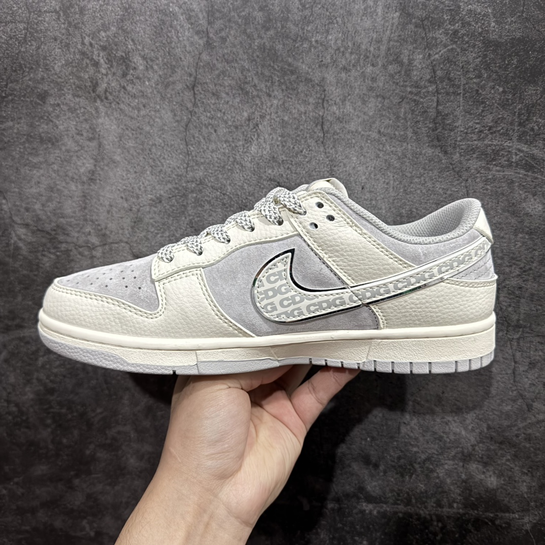 图片[2]-【定制版】Nike SB Dunk Low x CDG x The North Face 白灰小钩满天星n纯原大厂出品 极力推荐n原装头层材料 独家版型蒸餾加工n帶來的是更好的视觉和脚感体验n大厂纯原品质出货 清洁度 电绣工艺皮料切割干净无任何毛边 细节完美 官方货号：BB7518 005 尺码：36 36.5 37.5 38 38.5 39 40 40.5 41 42 42.5 43 44 44.5 45  编码：HXS320340-莆田鞋批发中心