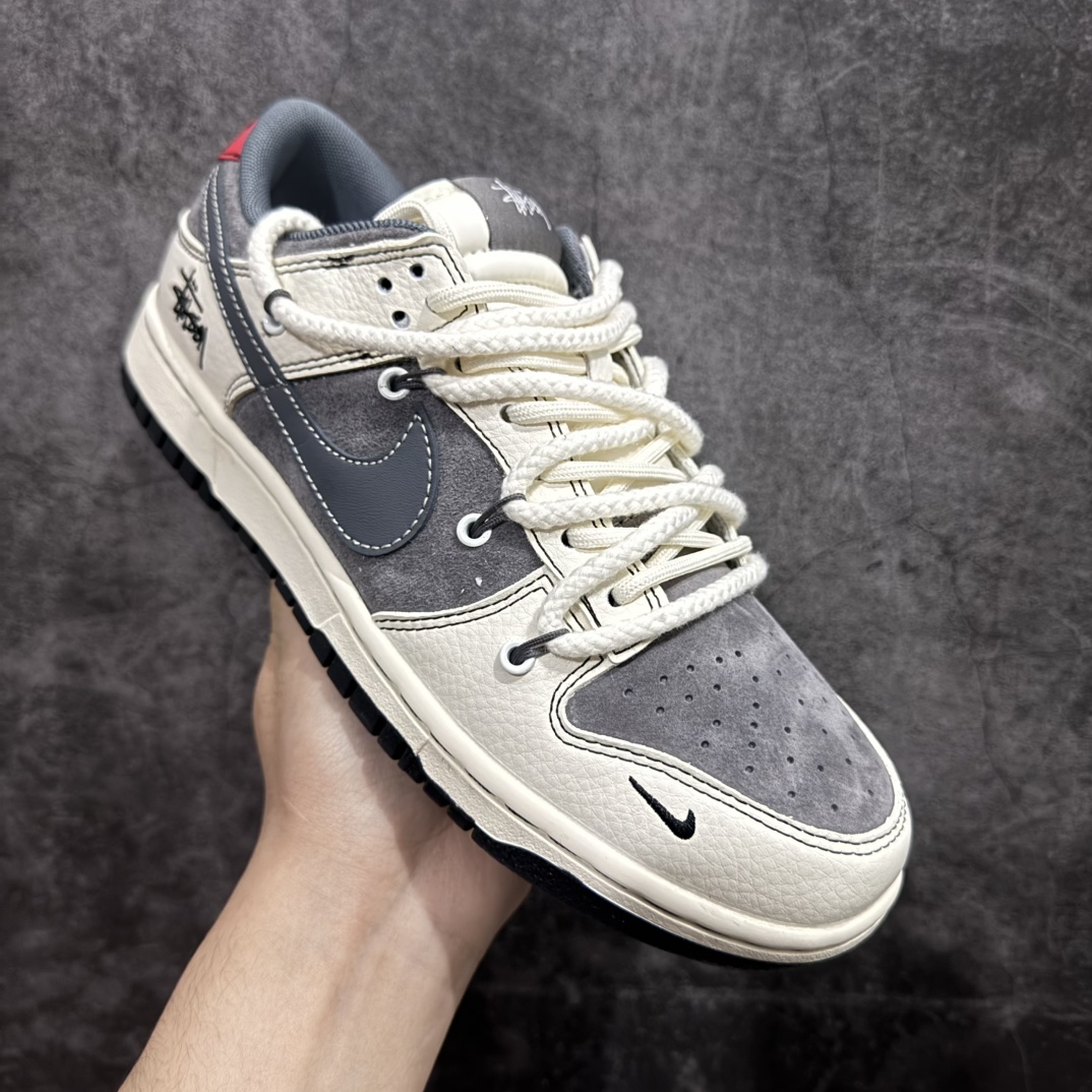 图片[3]-【定制版】Nike SB Dunk Low x Stussy 米灰红双绑带n纯原大厂出品 极力推荐n原装头层材料 独家版型蒸餾加工n帶來的是更好的视觉和脚感体验n大厂纯原品质出货 清洁度 电绣工艺皮料切割干净无任何毛边 细节完美 官方货号：YX5066 207 尺码：36 36.5 37.5 38 38.5 39 40 40.5 41 42 42.5 43 44 44.5 45  编码：HXS340360-莆田鞋批发中心