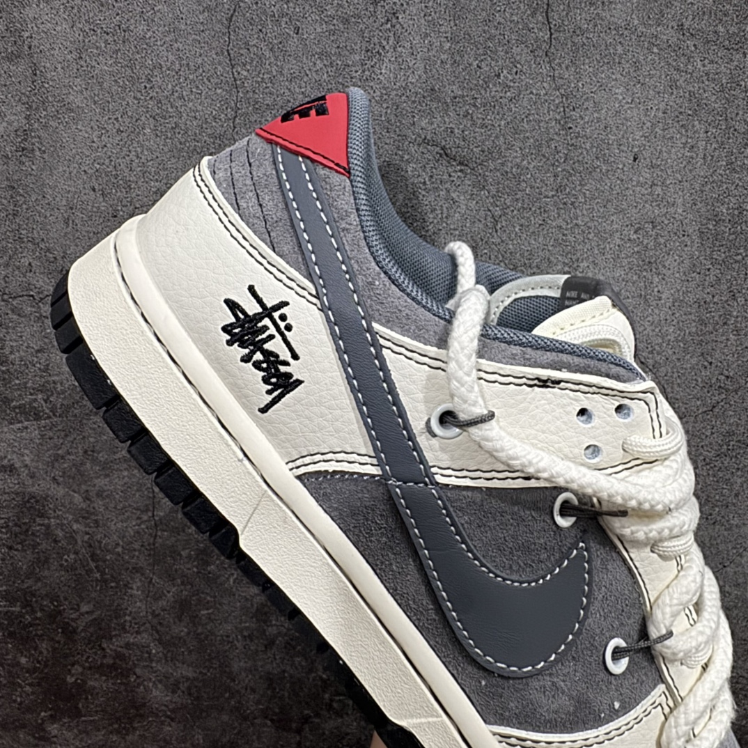 图片[7]-【定制版】Nike SB Dunk Low x Stussy 米灰红双绑带n纯原大厂出品 极力推荐n原装头层材料 独家版型蒸餾加工n帶來的是更好的视觉和脚感体验n大厂纯原品质出货 清洁度 电绣工艺皮料切割干净无任何毛边 细节完美 官方货号：YX5066 207 尺码：36 36.5 37.5 38 38.5 39 40 40.5 41 42 42.5 43 44 44.5 45  编码：HXS340360-莆田鞋批发中心