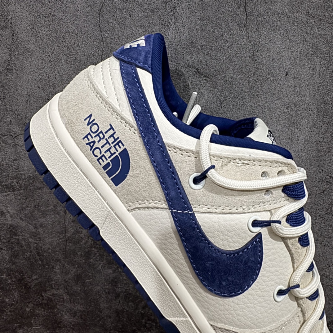 图片[7]-【定制版】Nike SB Dunk Low x The North Face 米白蓝绑带n纯原大厂出品 极力推荐n原装头层材料 独家版型蒸餾加工n帶來的是更好的视觉和脚感体验n大厂纯原品质出货 清洁度 电绣工艺皮料切割干净无任何毛边 细节完美 官方货号：DM6868 001 尺码：36 36.5 37.5 38 38.5 39 40 40.5 41 42 42.5 43 44 44.5 45  编码：HXS340360-莆田鞋批发中心