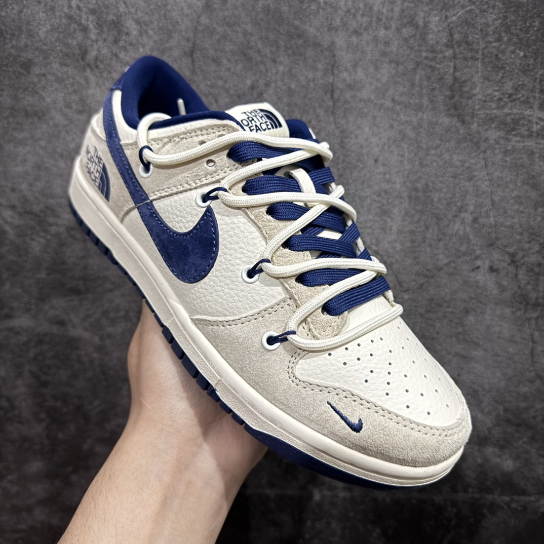 图片[3]-【定制版】Nike SB Dunk Low x The North Face 米白蓝绑带n纯原大厂出品 极力推荐n原装头层材料 独家版型蒸餾加工n帶來的是更好的视觉和脚感体验n大厂纯原品质出货 清洁度 电绣工艺皮料切割干净无任何毛边 细节完美 官方货号：DM6868 001 尺码：36 36.5 37.5 38 38.5 39 40 40.5 41 42 42.5 43 44 44.5 45  编码：HXS340360-莆田鞋批发中心