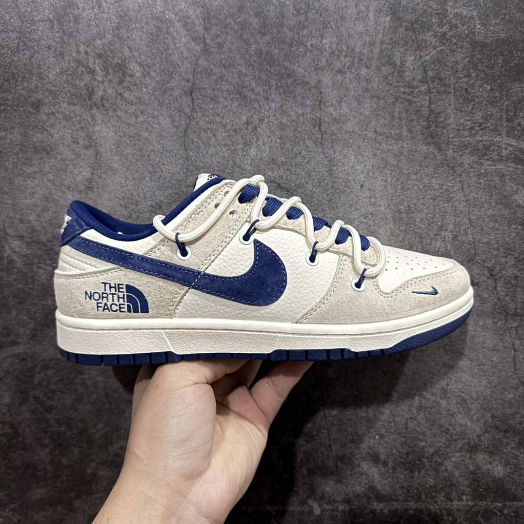 【定制版】Nike SB Dunk Low x The North Face 米白蓝绑带n纯原大厂出品 极力推荐n原装头层材料 独家版型蒸餾加工n帶來的是更好的视觉和脚感体验n大厂纯原品质出货 清洁度 电绣工艺皮料切割干净无任何毛边 细节完美 官方货号：DM6868 001 尺码：36 36.5 37.5 38 38.5 39 40 40.5 41 42 42.5 43 44 44.5 45  编码：HXS340360-莆田鞋批发中心