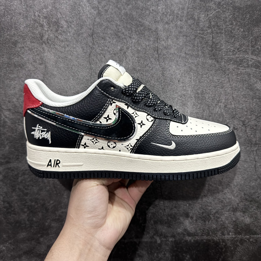 【定制版】Nk Air Force 1\’07 Low 斯图西联名-米黑花纹红尾 空军一号低帮休闲板鞋 XZ6188-339rn#原楦头原纸板 原装鞋盒 定制五金配件 内置全掌气垫 原厂鞋底 r 尺码：36 36.5 37.5 38 38.5 39 40 40.5 41 42 42.5 43 44 44.5 45 编码：LF310320-莆田鞋批发中心