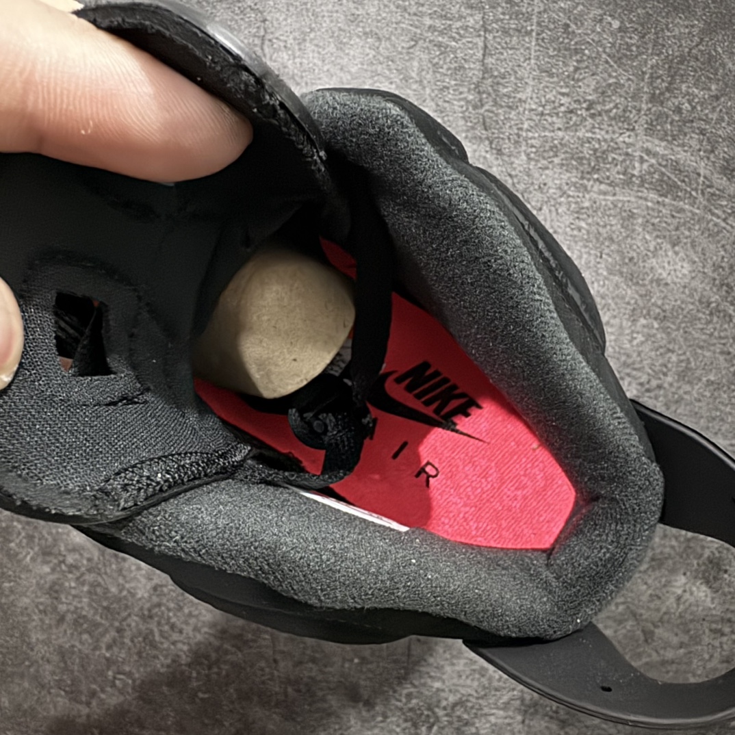 图片[7]-【原厂版本】 Air Jordan AJ6 \”Black Infrared\”黑红2019版复刻 时隔多年 强势回归 发售货号：384664-060n原楦原纸板 正品既视感十足‼️n采购原厂皮料 到手可放心比对原鞋上脚百分百充当正品驾驭 真正原装公司级完美鞋型 一切细节实拍所见所得！纸板中底、钢印 完美版型 一应俱全外贸专供 发国外寄售可稳妥充正操作Size：40 40.5 41 42 42.5 43 44 44.5 45 46 47.5 编码：X10420450-莆田鞋批发中心