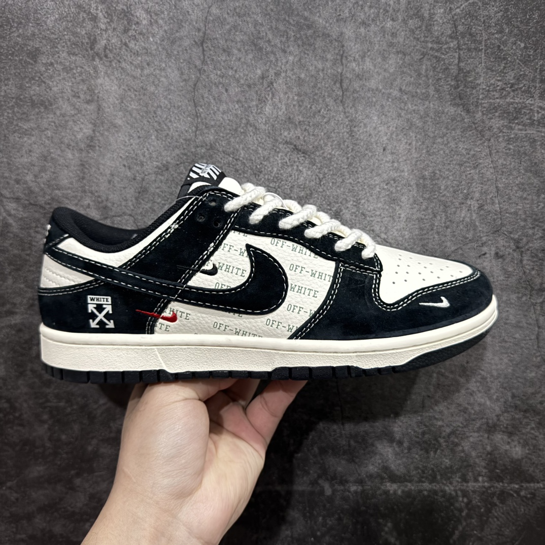 【定制版】OFF-WHITE x Nike Dunk Low 猪八弹幕黑勾n此款主张打破传统的工业化流水线设计限制，以Made by ideas的超级创意为理念，集结众多潮流设计师，结合时下最ing潮流风尚，为潮流爱好者打造彰品自我的专属潮品。同时尊重每个年轻人对于潮流的理解与选择，主张“让每个年轻人塑造自己的潮流”。 货号：YX5066-211 Size：36 36.5 37.5 38 38.5 39 40 40.5 41 42 42.5 43 44 44.5 45 编码：HXS320340-莆田鞋批发中心