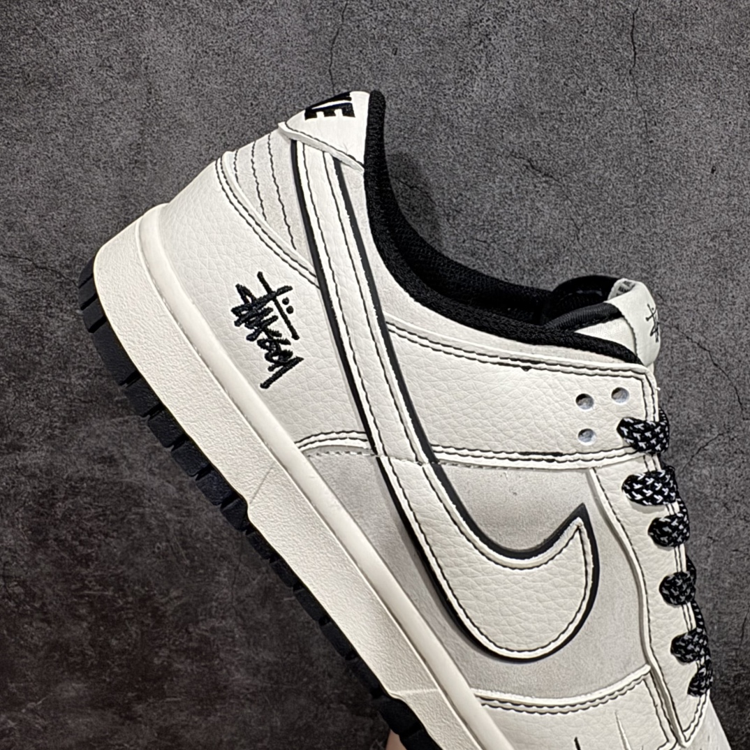 图片[7]-【定制版】Stussy x Nike Dunk Low 米黑线条n此款主张打破传统的工业化流水线设计限制，以Made by ideas的超级创意为理念，集结众多潮流设计师，结合时下最ing潮流风尚，为潮流爱好者打造彰品自我的专属潮品。同时尊重每个年轻人对于潮流的理解与选择，主张“让每个年轻人塑造自己的潮流”。 货号：BB7518-008 Size：36 36.5 37.5 38 38.5 39 40 40.5 41 42 42.5 43 44 44.5 45 编码：HXS320340-莆田鞋批发中心